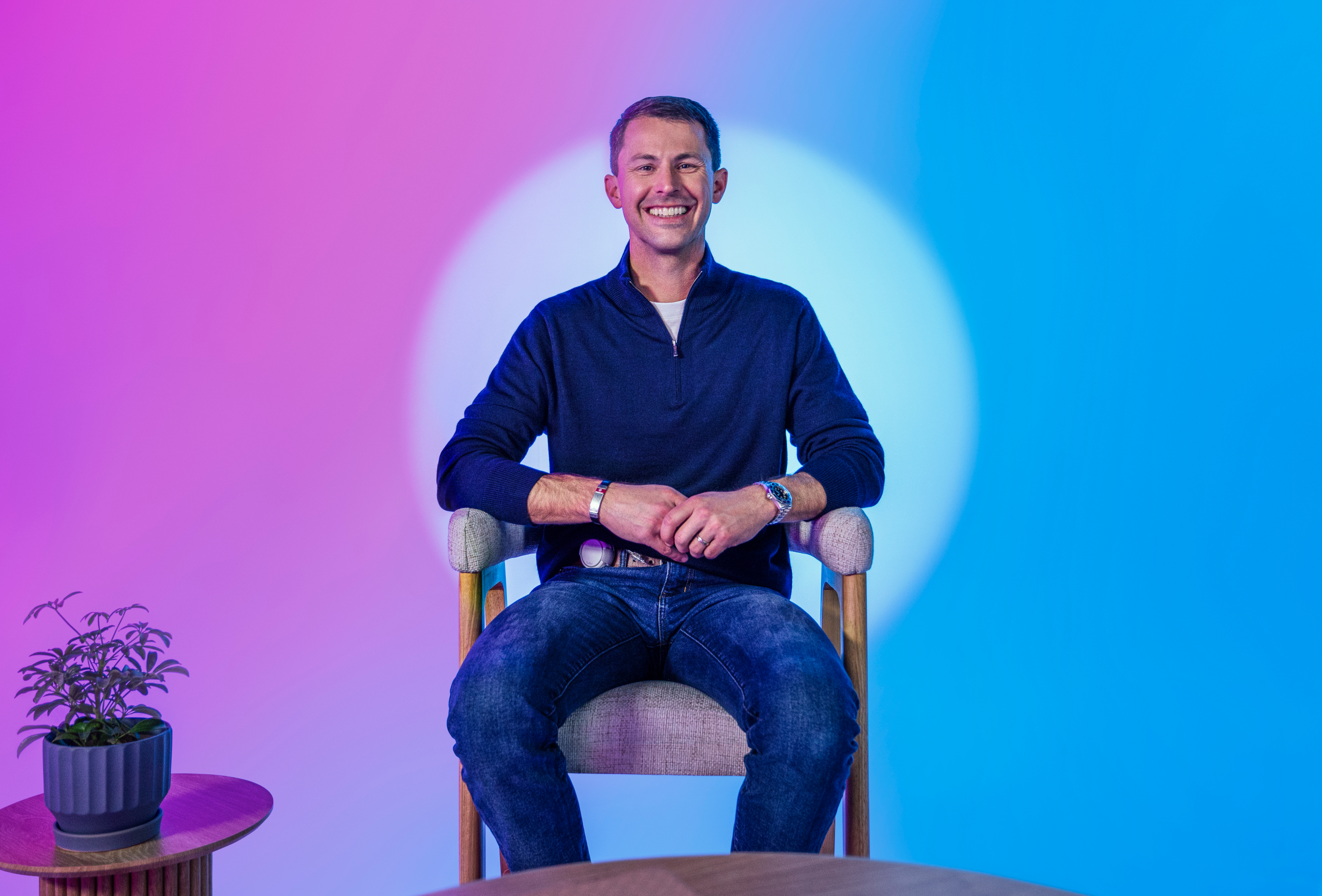 twiist user testimonial portrait with a pink backdrop